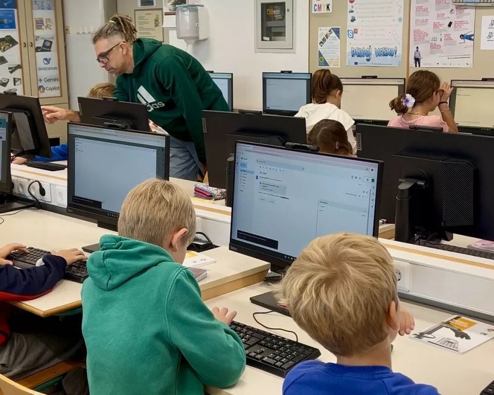 Naložbe v šolstvo in infrastrukturo