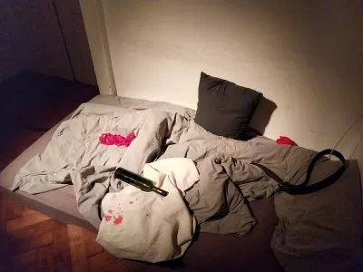 Hiša strahov, nasilje