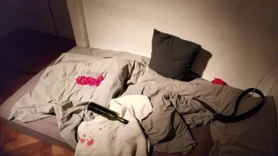 Hiša strahov, nasilje