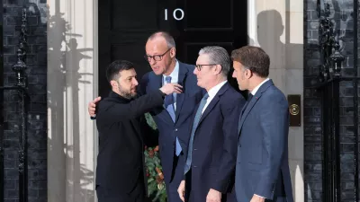 08 December 2025, United Kingdom, London: (L-R) Ukrainian President Volodymyr Zelensky, German Chancellor Friedrich Merz, UK Prime Minister Sir Keir Starmer and French President Emmanuel Macron stand outside Number 10 Downing Street, following a meeting as discussions on ending the war in Ukraine continue. Photo: Toby Melville/PA Wire/dpa