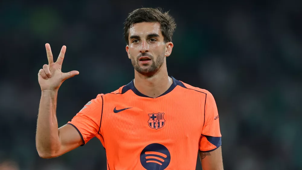 Barcelona's Ferran Torres celebrates after scoring his side 4th goal and his third goal of the game during the Spanish La Liga soccer match between Real Betis and Barcelona in Seville, Spain, Saturday, Dec. 6, 2025. (AP Phot/Manu Reino)