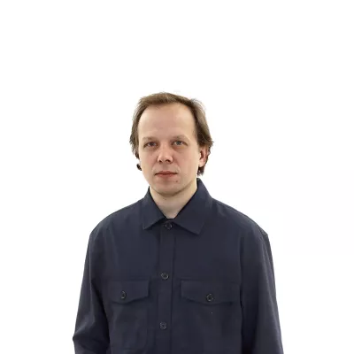 Miha TurkZA ONLINE - Redakcija Dnevnik 2024 - portreti za komentarje in kolumne - kolumnisti - komentatorji &ndash; novinarji - portret //FOTO: Luka Cjuha