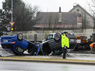 26.11.2025 - Prometna nesreča - Šmartinska cesta - policijaFoto: Luka Cjuha