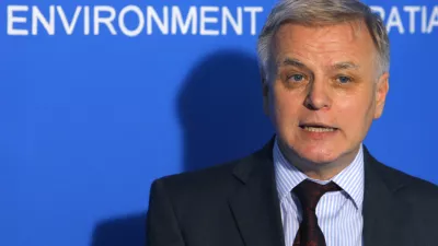 -Državni sekretar Zoran Kus. -Izjava za medije predsednika medresorske komisije za oblikovanje stali&scaron;č RS do problematike plinskih terminalov v Trža&scaron;kem zalivu in njegovem priobalnem območju ter državnega sekretarja na ministrstvu za okolje in prostor Zorana Kusa. //FOTO: Jaka AdamičOPOMBA: ZA OBJAVO V ČASOPISU DNEVNIK