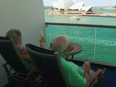 Par že več let uživa na križarki. Foto: zajem zaslona