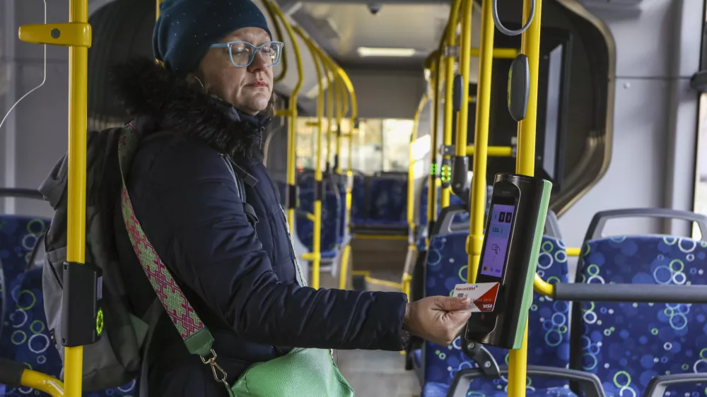 - 29.11.2023 – Ljubljanski potniški promet (LPP) - predstavitev nove digitalne rešitve - plačevanje avtobusnih vozovnic s plačilnimi karticami na mestnih in medkrajevnih linijah - //FOTO: Luka Cjuha