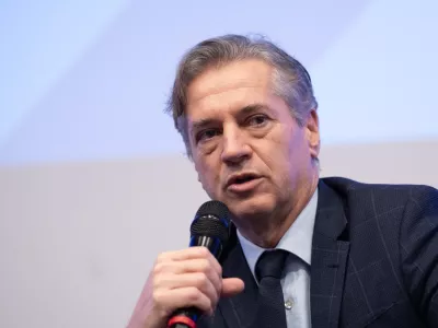 Ljubljana, Hotel Mons.Pogovor v organizaciji Gibanja Svoboda o procesih siritve EU, spremenjenih geopoliticnih okoliscinah ter vlogi liberalizma v Sloveniji in sirsem evropskem prostoru.Predsednik vlade Robert Golob.