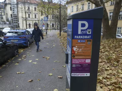 25.11.2024 - Parkomat - parkiranje - bala cona - plačljivo parkirno mestoFOTO: LUK A CJUHA