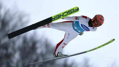 Ski Jumping - Four Hills Tournament - Bischofshofen, Austria - January 6, 2025 Austria's Stefan Kraft in action REUTERS/Lisi Niesner