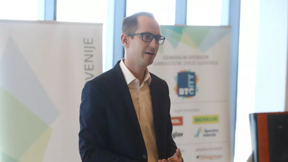 ﻿Miha Mermal- 22.02.2022 – Gimnastična zveza Slovenije (GZS) – gimnastična reprezentanca pred začetkom nove tekmovalne sezone.  //FOTO: Luka Cjuha.