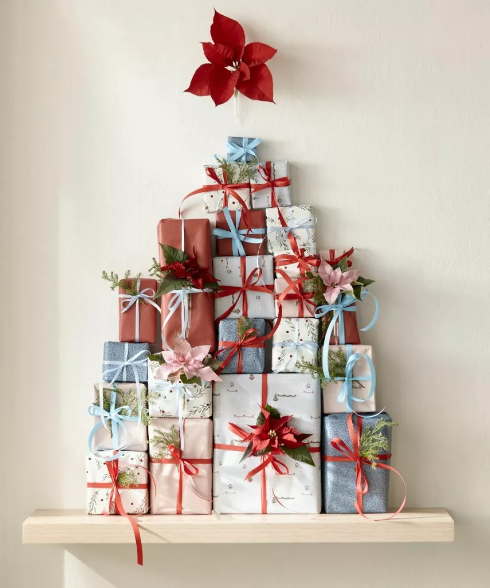 Doma narejen adventni koledar skriva presenečenja s v 24 ljubeče zavitih kartonskih &scaron;katlah. F Stars for Europe 