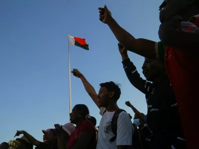 Protesters gesture outside the town hall on Independence Avenue during a nationwide youth-led protest over frequent power outages and water shortages, in Antananarivo, Madagascar, October 13, 2025. REUTERS/Zo Andrianjafy