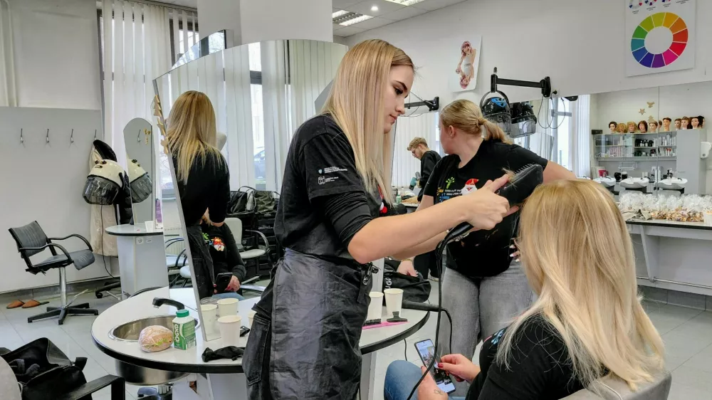 Kranj dobrodelno striženje dijakov