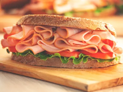 Raje ga pojejte doma. / Foto: Istock