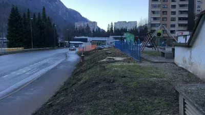 Obnova vročevoda je odnesla drevesa