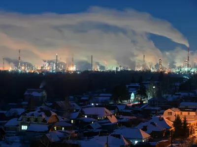 FILE PHOTO: Flue gas and steam rise out of chimneys and smokestacks of an oil refinery during sunset on a frosty day in the Siberian city of Omsk, Russia, February 8, 2023. REUTERS/Alexey Malgavko/File Photo