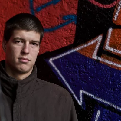 Goran Vojnovič, filmski - televizijski režiser in scenarist, kolumnist Dnevnika - prejemnik nagrade Pre&scaron;ernovega sklada 2009 za roman Čefurji raus!/FOTO: Luka Cjuha OPOMBA: ZA OBJAVO V PRILOGI &ndash; DNEVNIKOV OBJEKTIV - INTERVJU / Foto: Luka Cjuha