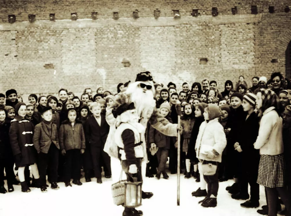 Silvestrovanje v času socializma: gostilne, televizija in pohorska omleta