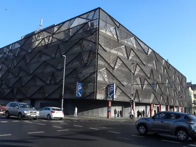 Parkirna hi&scaron;a &Scaron;entpeter (&Scaron;arabon)&nbsp;v Ljubljani. / Foto: Luka Cjuha