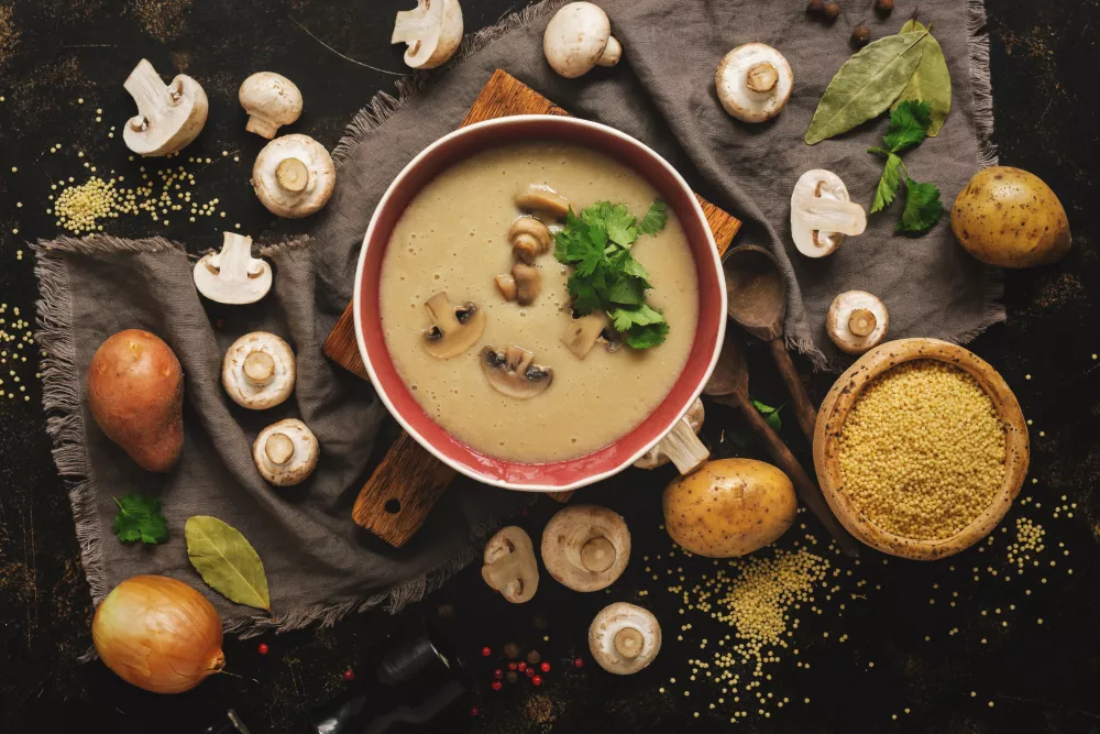 Mushroom cream soup on rustic background. Winter warming soup. Top view,overhead. Dark food photo / Foto: Yulia Gusterina