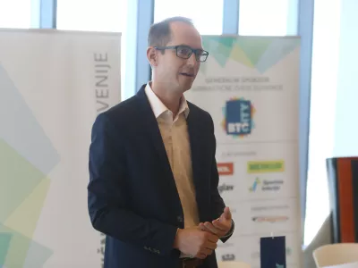 ﻿Miha Mermal- 22.02.2022 – Gimnastična zveza Slovenije (GZS) – gimnastična reprezentanca pred začetkom nove tekmovalne sezone.  //FOTO: Luka Cjuha.