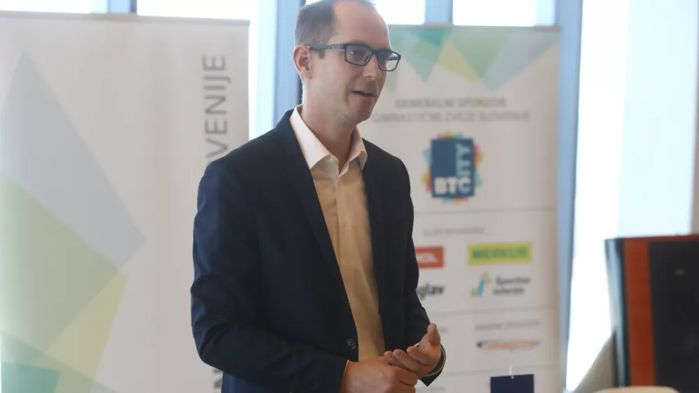 ﻿Miha Mermal- 22.02.2022 – Gimnastična zveza Slovenije (GZS) – gimnastična reprezentanca pred začetkom nove tekmovalne sezone.  //FOTO: Luka Cjuha.