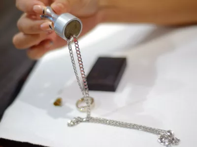 zlatarna - zlatarstvo - zlato - prodaja - odkup zlata - srebro - žlahtne kovine - nakit    //FOTO: Tomaž Zajelšnik