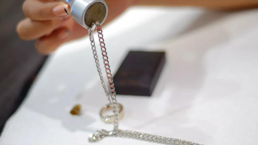 zlatarna - zlatarstvo - zlato - prodaja - odkup zlata - srebro - žlahtne kovine - nakit    //FOTO: Tomaž Zajelšnik