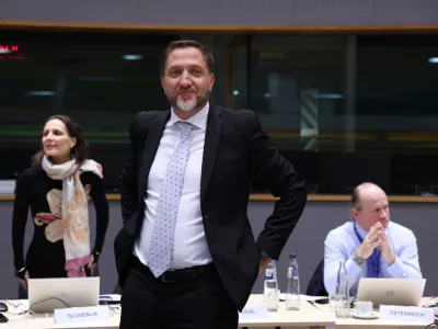 Belgija, Bruselj.Zasedanje financnih ministrov drzav obmocja z evrom, ki so med drugim razpravljali o nedavno objavljenem jesenskem sveznju evropskega semestra, v katerem je Evropska komisija ocenila proracunske nacrte clanic evrskega obmocja, ter izbirali novega novega vodjo evroskupine.Slovenski financni minister Klemen Bostjancic.