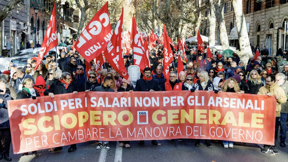 12 December 2025, Italy, Rome: People join a rally organized by CGIL on the occasion of the general strike against the budget law. Photo: Roberto Monaldo/LaPresse via ZUMA Press/dpa