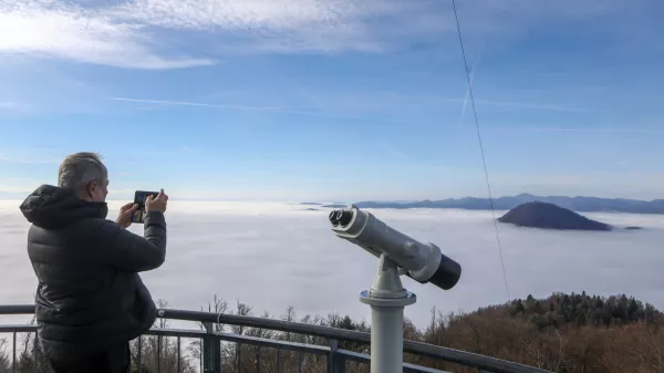 12.12.2025 - reportaža megla - megla v Ljubljani - ljubljanska megla - Rašica razgledni stolpFoto: Luka Cjuha