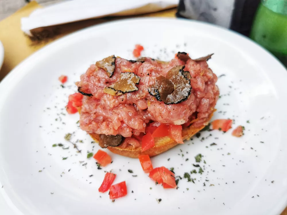 Tatarski biftek, Osteria da Mauri