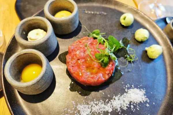 Tatarski biftek, Tavarneta Bistro