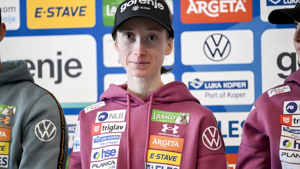 Nika Prevc02.12.2025 Novinarska konferenca moške in ženske članske reprezentance Slovenije po vrnitvi s skandinavske turneje - smučarski skakalciFoto: Nik Erik Neubauer