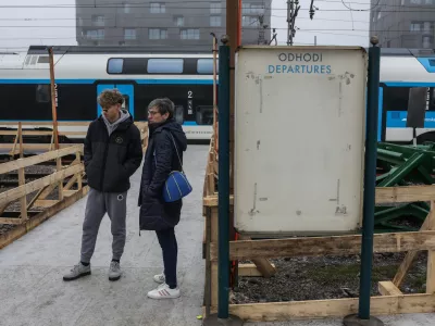 - Prometna in znakovna ureditev za začasne železni&scaron;ke tire in perone,- začasni tir,- Železni&scaron;ka postaja Ljubljana.-14.12.2025. - Prenova Železni&scaron;ke postaje Ljubljana.//FOTO: Bojan Velikonja