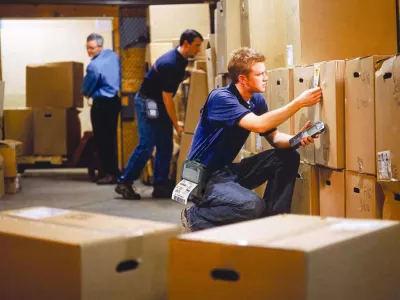 skladi&scaron;če delavci skladi&scaron;čniki