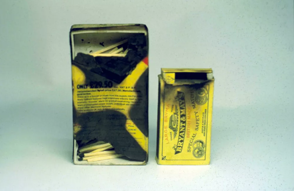 Škatlica vžigalic, ki se je vžgala sama od sebe. Še eden od dokazov, ki so jih našli raziskovalci paranormalnega. / Foto: Profimedia