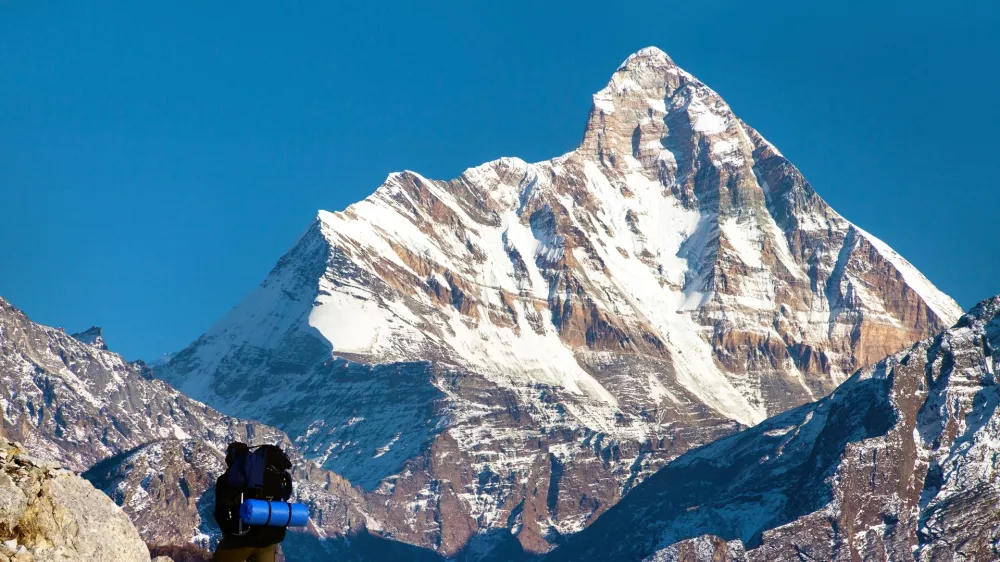 Nanda Devi. Kakšnih sto metrov pod vrhom so izgubili napravo. / Foto: Istock