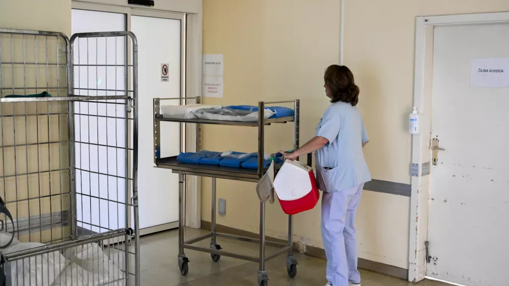 zdravstvo bolnišnica - simbolična fotografijamedicinske sestre medicinska sestrazdravje zdravstvena oskrba08.12. 2025 - Porodnišnica Kranj FOTO: Nik Erik Neubauer