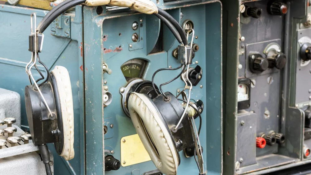 Analogna tehnologija je za vojaške namene še vedno zanimiva. / Foto: Istock