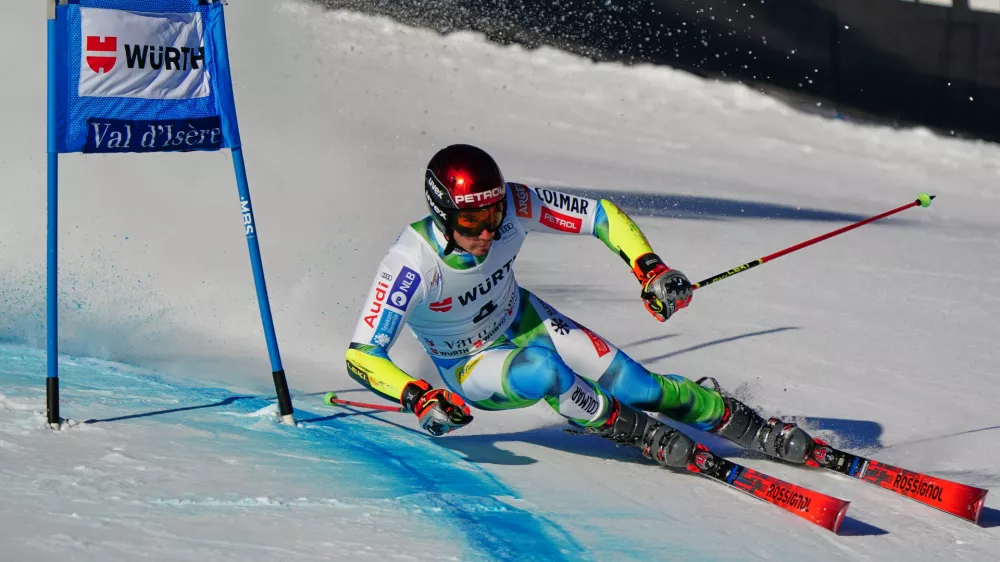 Slovenia's Zan Kranjec speeds down the course during an alpine ski, men's World Cup giant slalom event, in Val d'Isere, France, Saturday Dec. 13, 2025. (AP Photo/Pier Marco Tacca)