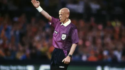 Football, firo: April 24th, 1996 Football European Championship Euro European Championship preparation, friendly match, preparation for the 1996 international match, archive photos, archive photo, archive Germany - Netherlands, Holland 0:1 Pierluigi Collina, half figure, referee Photo by: Jürgen Fromme/firo Sportphoto/picture-alliance/dpa/AP Images