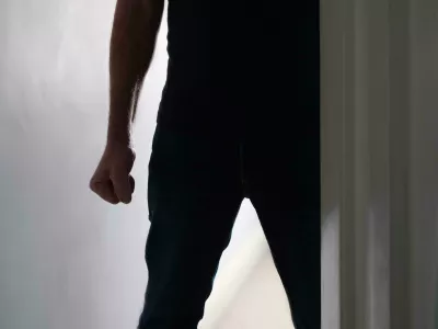 Osumljeni se je spravil nad družinske člane, &scaron;e posebej hudo nad mamo. Fotografija je simbolična. F Reuters