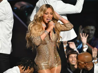 Mariah Carey se je resnično pojavila v tako skromnem outfitu, da sprva sploh ni bilo opaziti, da nosi diamante v vrednosti 10 milijonov dolarjev. F profimedia
