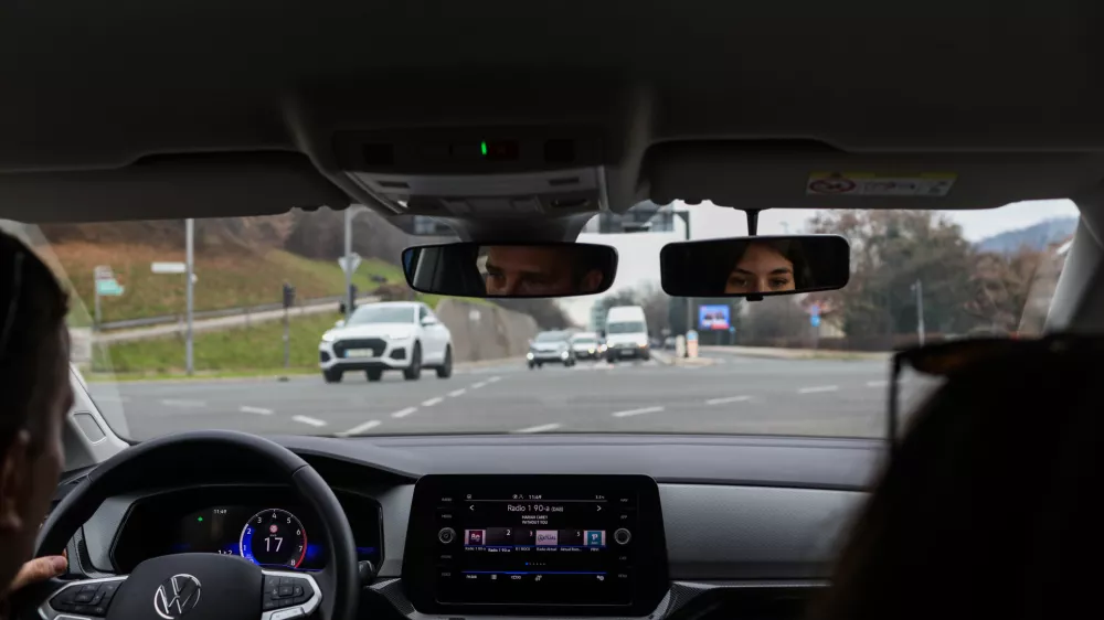 Odgovarjamo bralki: prometna ureditev na Ro&scaron;ki cesti ni sporna