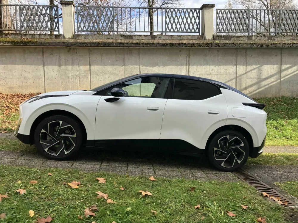 Lynk &amp; Co 02 more: S spominom na fotelj iz dnevne sobe