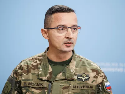 Ljubljana, Generalstab Slovenske vojske.Primopredaja dolznosti med dosedanjim nacelnikom Generalstaba Slovenske vojske (GSSV) generalpodpolkovnikom Robertom Glavasom in novim nacelnikom brigadirjem Bostjanom Mocnikom.Nacelnik Generalstaba SV Bostjan Mocnik.