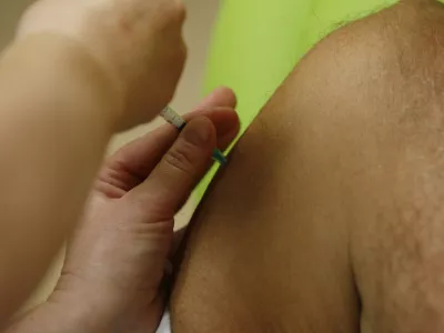 Gripa &scaron;e vztraja, zanimanje za cepljenje je opazno naraslo