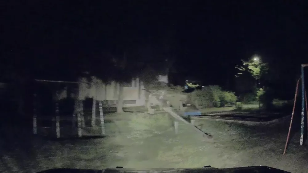 Pogojna kazen za mladeniča, ki sta se z ukradenim avtom zaletavala za Bežigradom