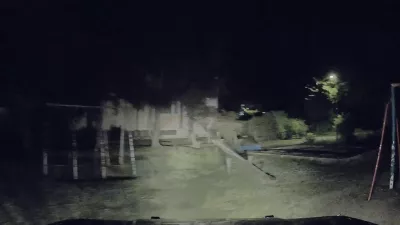 Pogojna kazen za mladeniča, ki sta se z ukradenim avtom zaletavala za Bežigradom